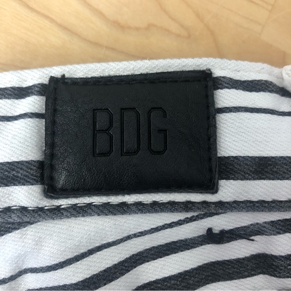 BDG Sz 28 High-Waist Kick Flare Cropped Striped Jeans - Picture 7 of 11
